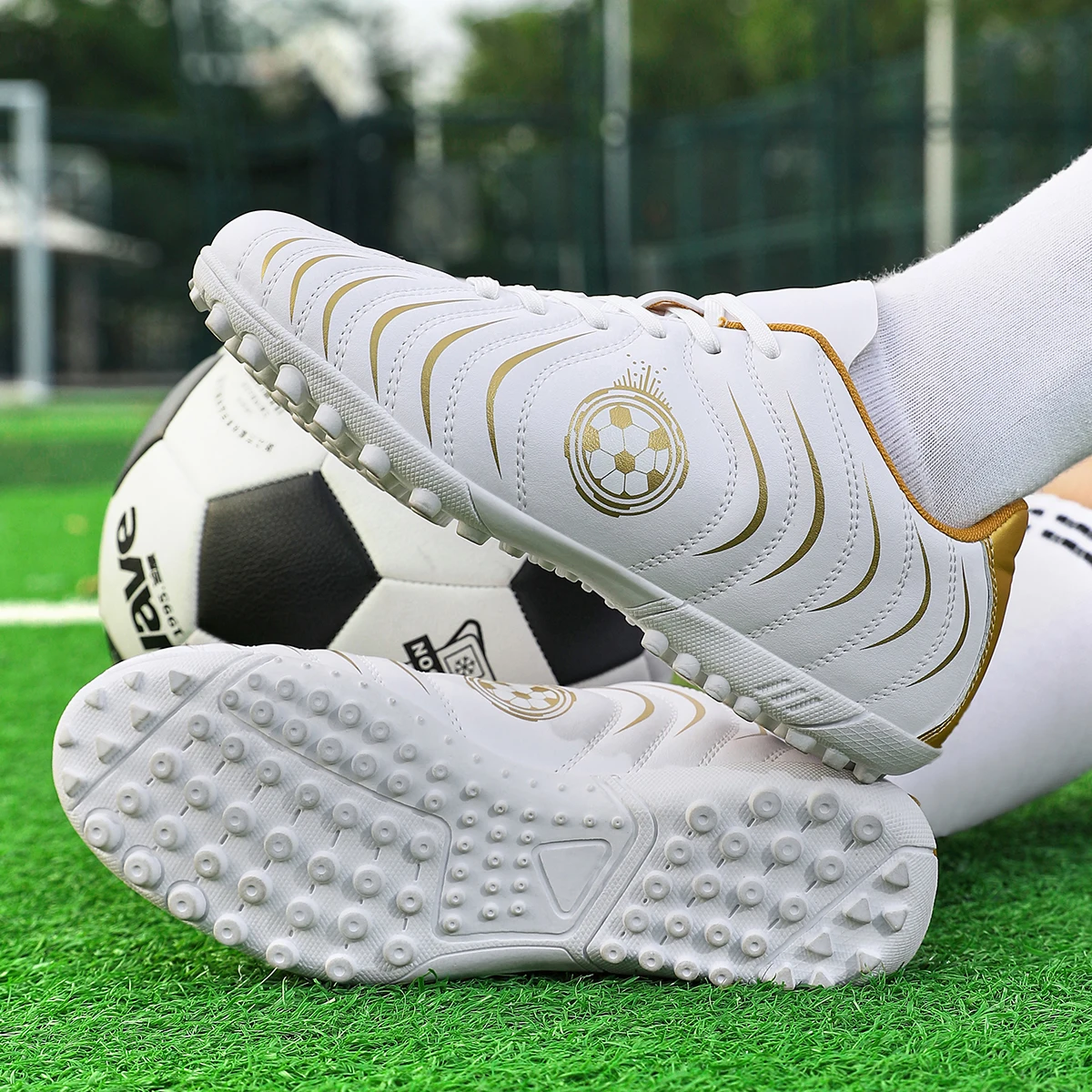 

Men's and Women's Football Shoes with Long Spikes Ag Round Spikes for Primary School Students Breathable Professional Football T