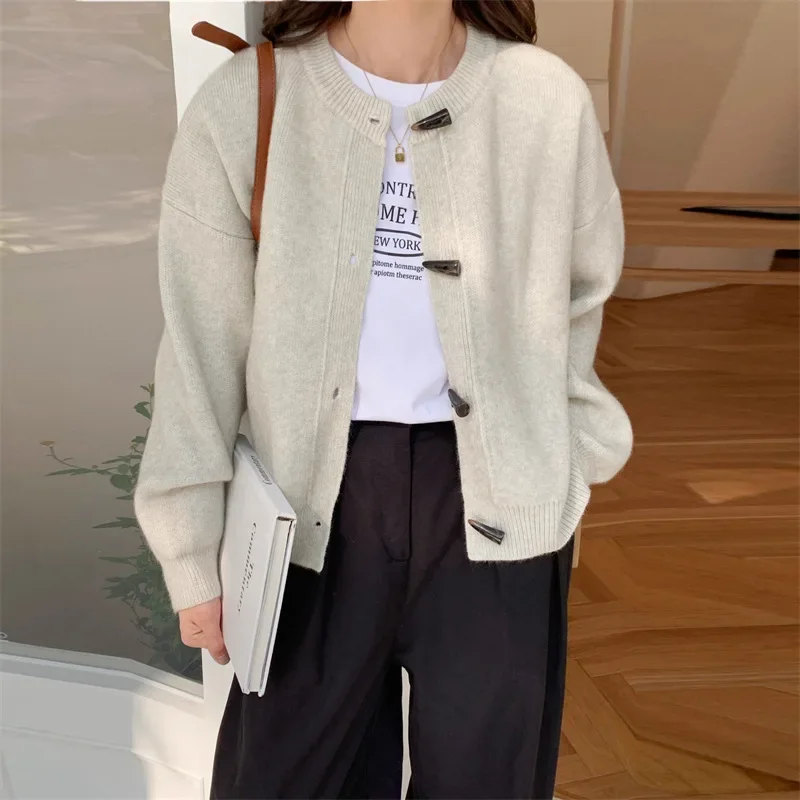 

Autumn and Winter Women's Youth Commuting Fried Dough Twists Sweater Coat Round Neck Long Sleeve Versatile Knitted Top E818