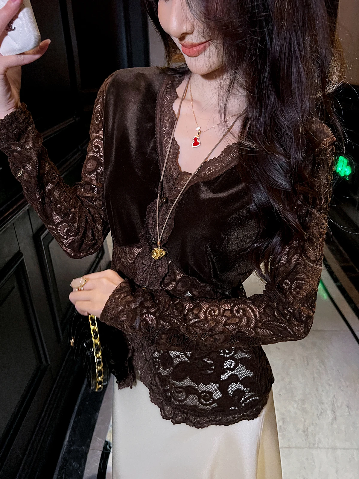 

Ele Lace Splice V-Ne Long Sve T-irt Women's Slim Fit Base irt Top High Elastici Korean Sle Commute Wind