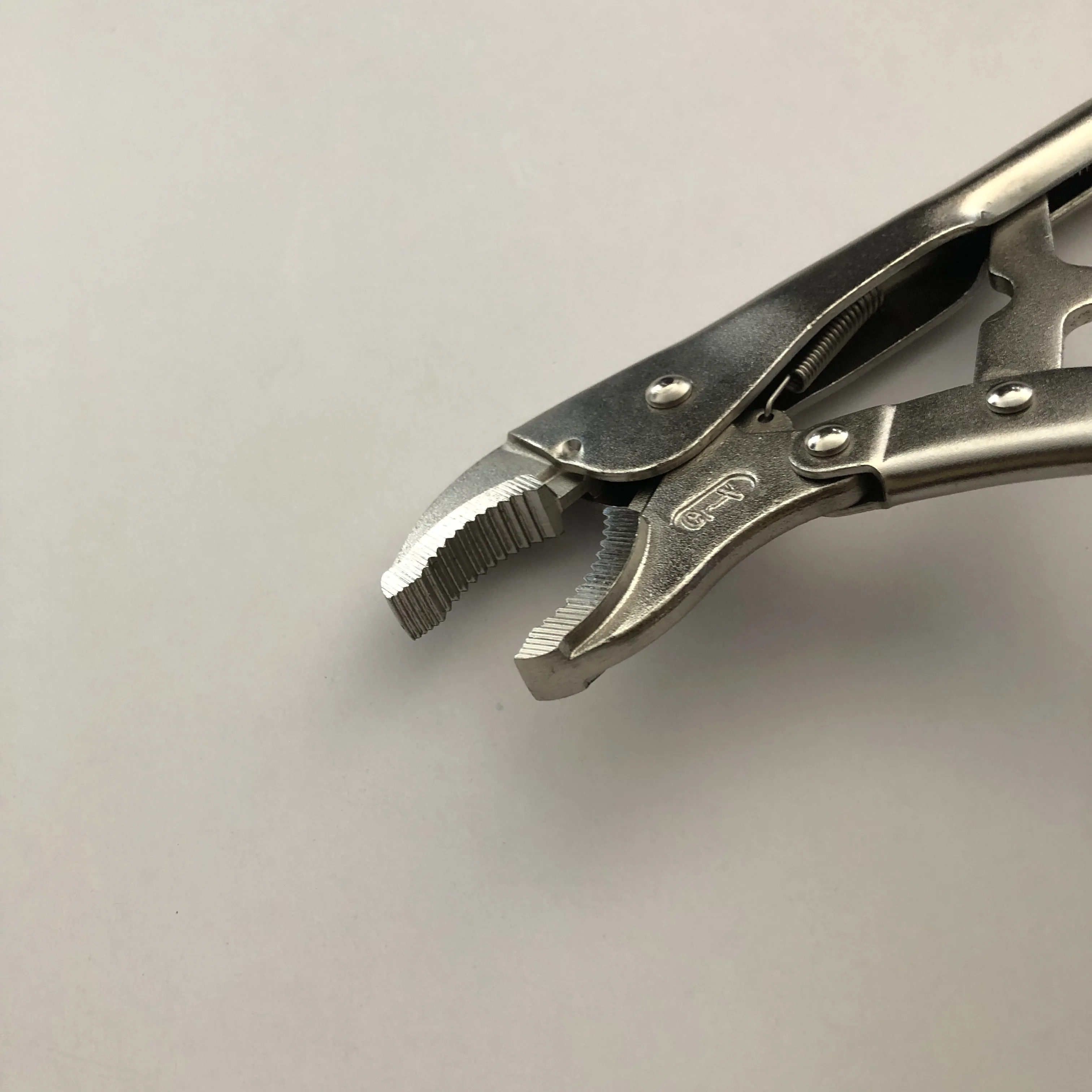 9 インチロッキングプライヤー調整可能で頑丈なプライヤーマルチツールタフビルドヘビーデューティタイガープライヤー自動車修理ハンドツール