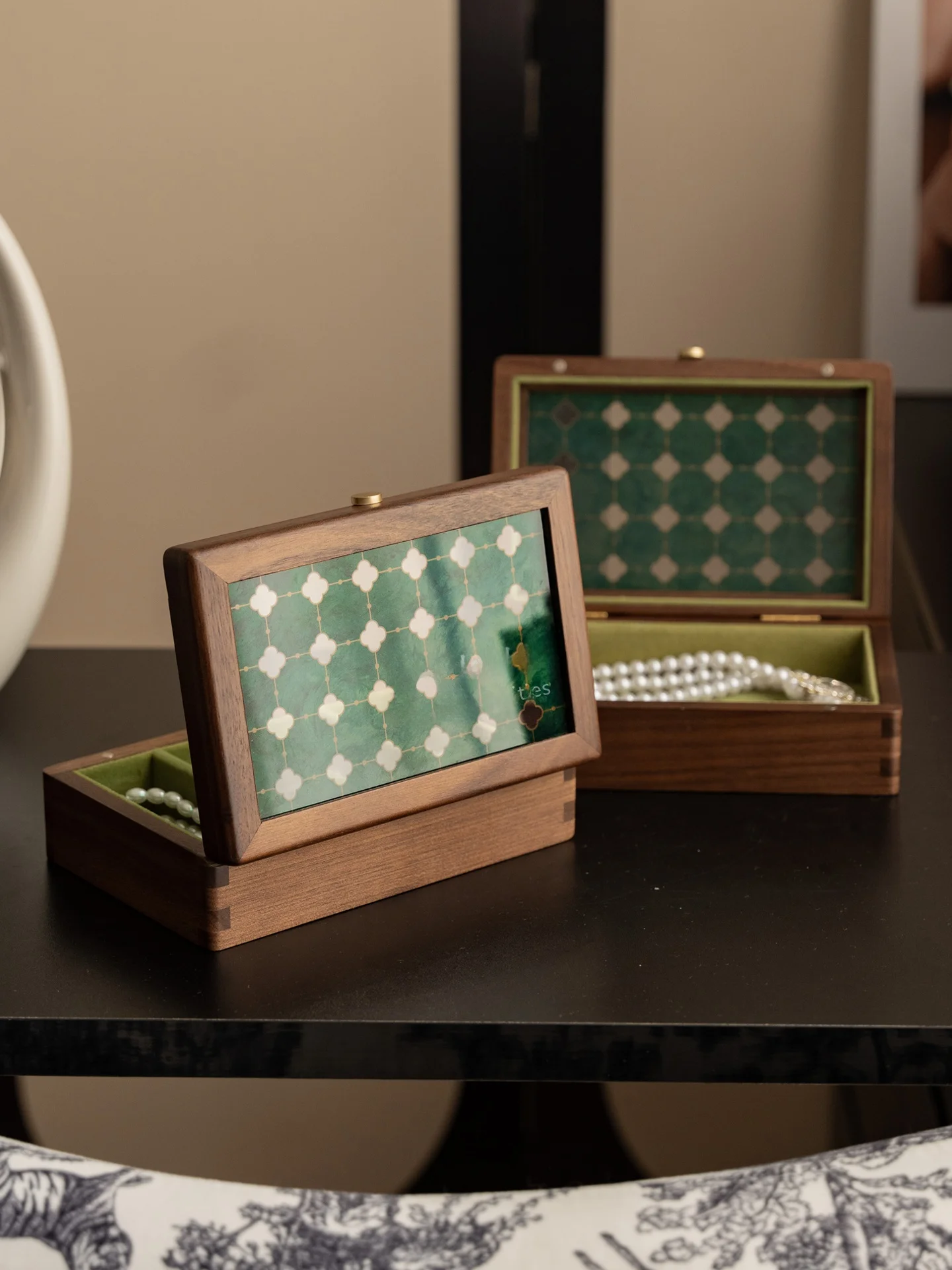 Anti-Oxidation Jewelry Box Handmade Walnut Wood Rectangular Storage Compartment for Bracelets And Necklaces Dustproof