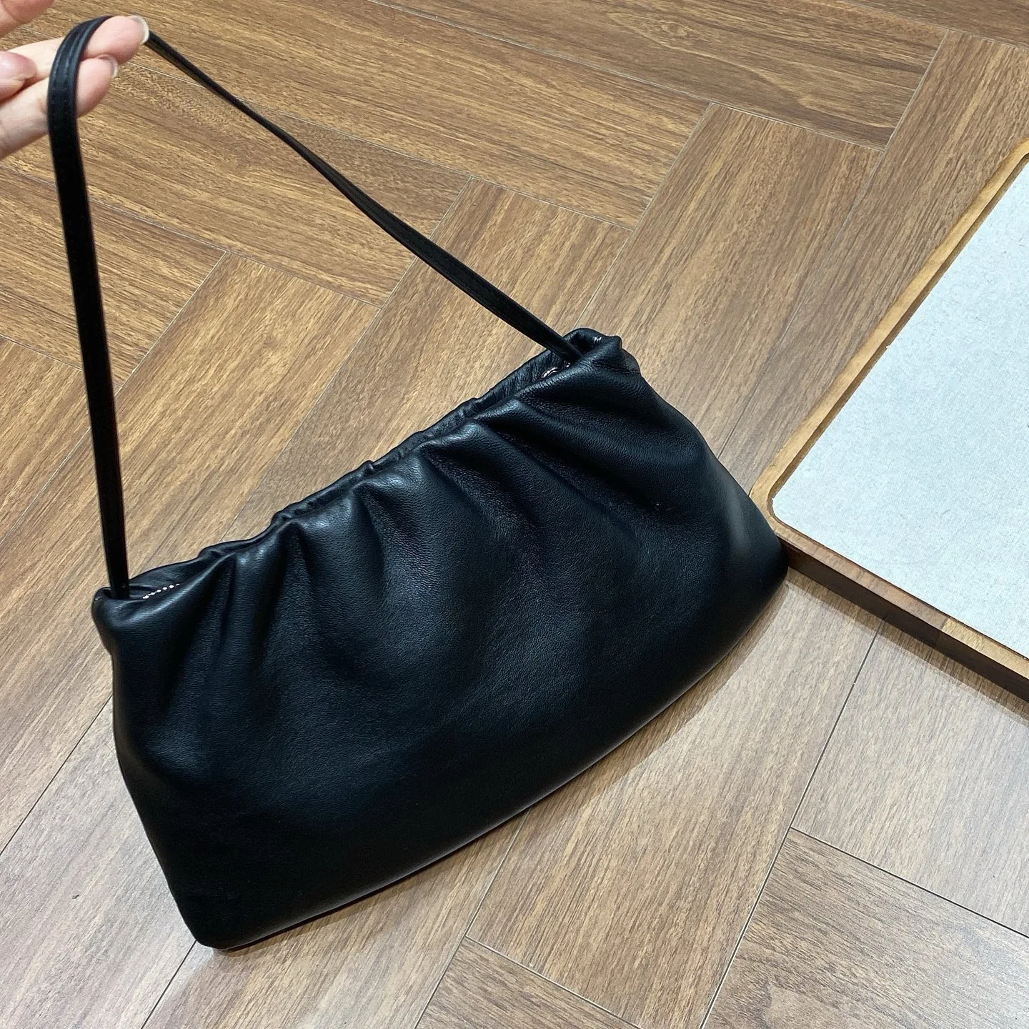 

Новинка 2025 года, кожаная сумка через плечо Cloud Ape, женская повседневная универсальная сумка через плечо с одним ремешком, сумка из натуральной кожи eep