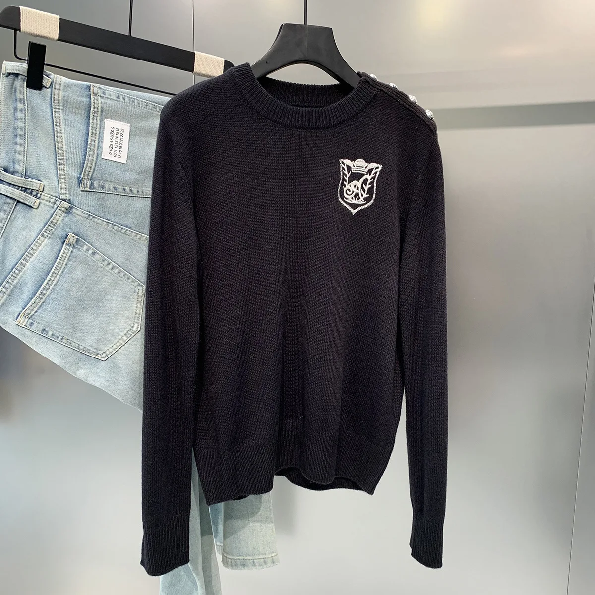 

Woolen Knitted Sweater with Silver Buttons High-End Daily Wear ort Sle round Ne Long Sve Winter Faion