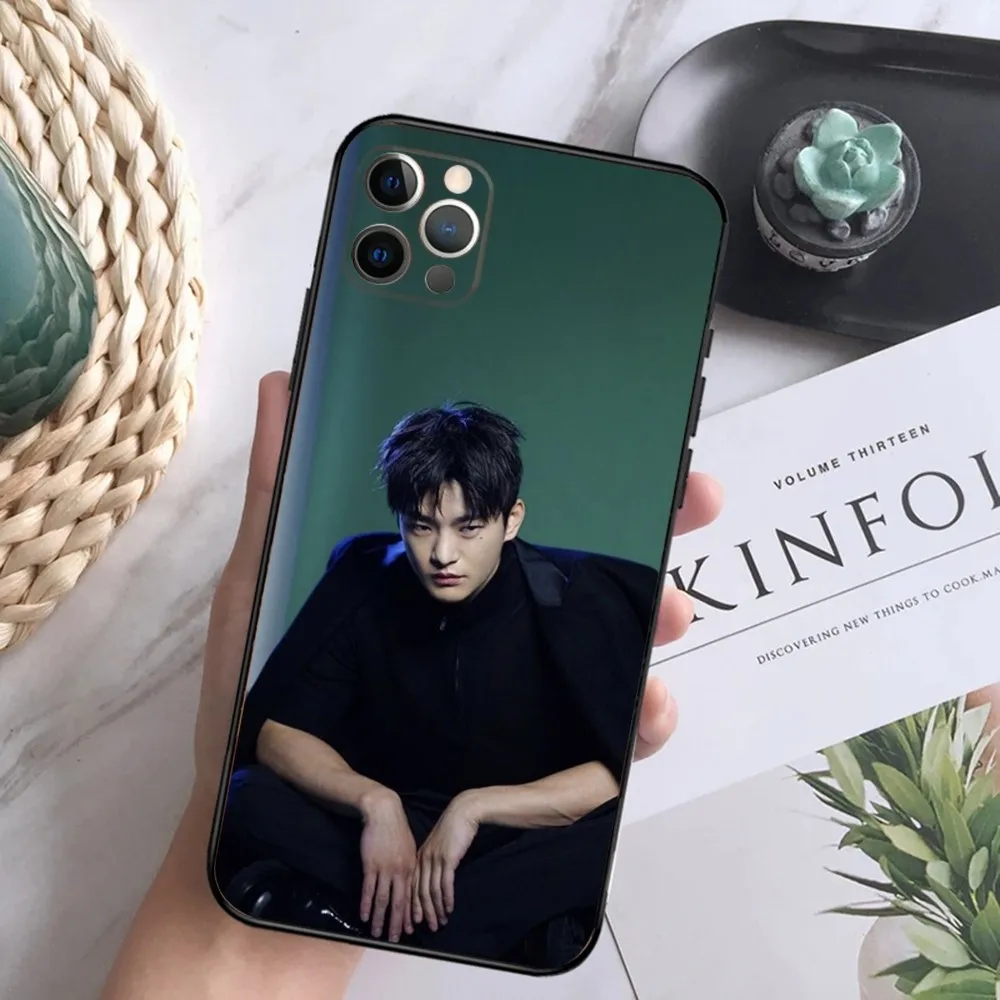 Korea Actor Seo In Guk Phone Case For iPhone15,14,13,12 Mini 11 Pro XR,X,XS,MAX 6S,7,8 Plus Silicone Cover Soft Black