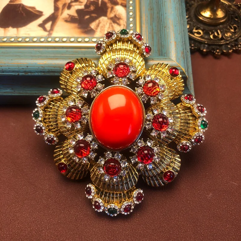 

Роскошная брошь в стиле ретро с цветком в придворном стиле, покрытая настоящим золотом, элегантная инкрустированная стеклянными бусинами, трехмерные дизайнерские броши