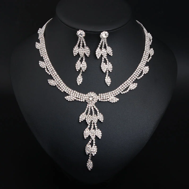

Fashion Beaded Collar Necklace Earrings Set - Elegant Accessories for Wedding Photography