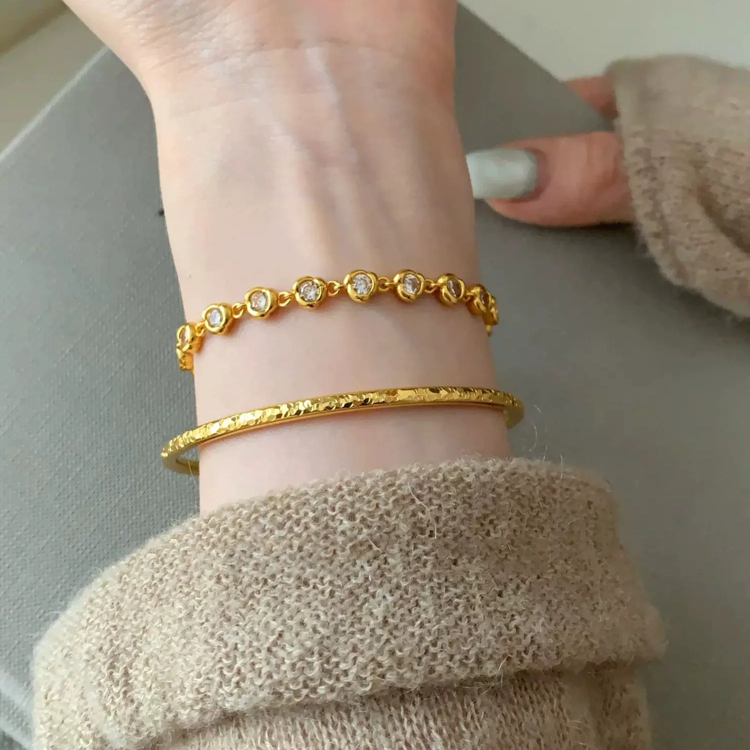 

Light Luxury Retro Niche Design Irregular Sparkling Diamond Bubble Gum 9999 24K Real Gold Bracelet for Commuting Wear