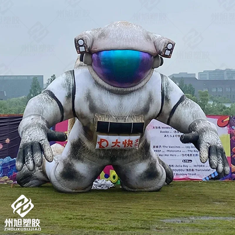 นักบินอวกาศเป่าลมพร้อมเครื่องเป่าลม สำหรับตกแต่งงานอีเว้นท์ขนาดใหญ่ในลานหญ้ากลางแจ้ง ห้างสรรพสินค้า และพื้นที่กว้าง
