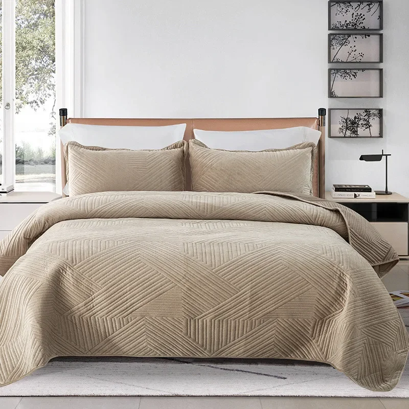Plush Velvet Quilt Set 3 Pieces Bedspread on the Bed Embroidered Comforter Quilted Bed Cover Padding Coverlet Mattress Topper