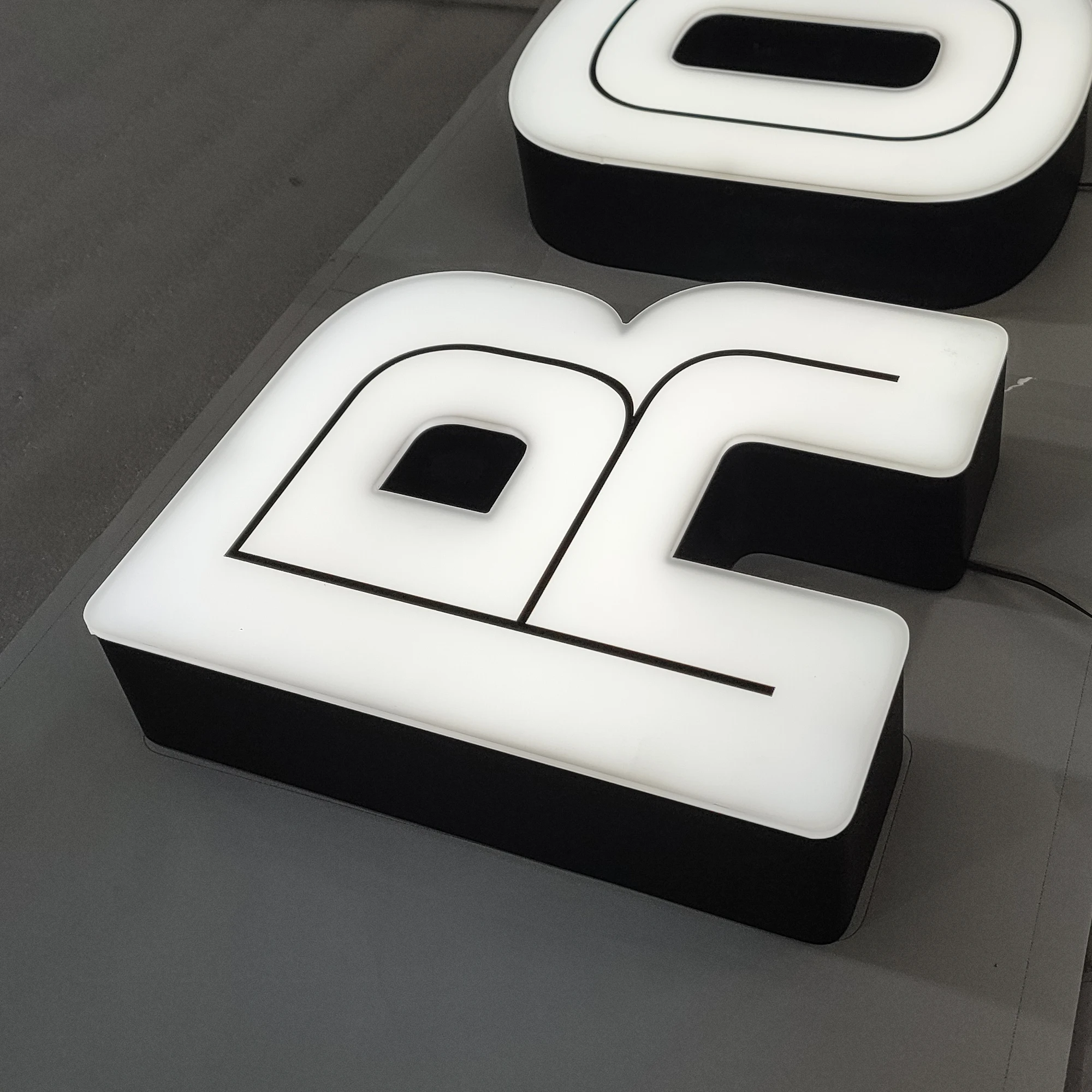 Customized Front Light Led Channel Letter with specific center line vinyl overlays