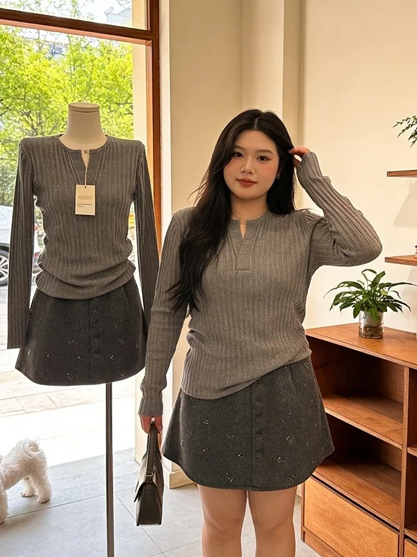 

plus Size Women's Grey V-Neck Long Sleeve Slimming Knitwear High Waist Skirt Two-Piece Set Spring 2026 Fashion Commute S...