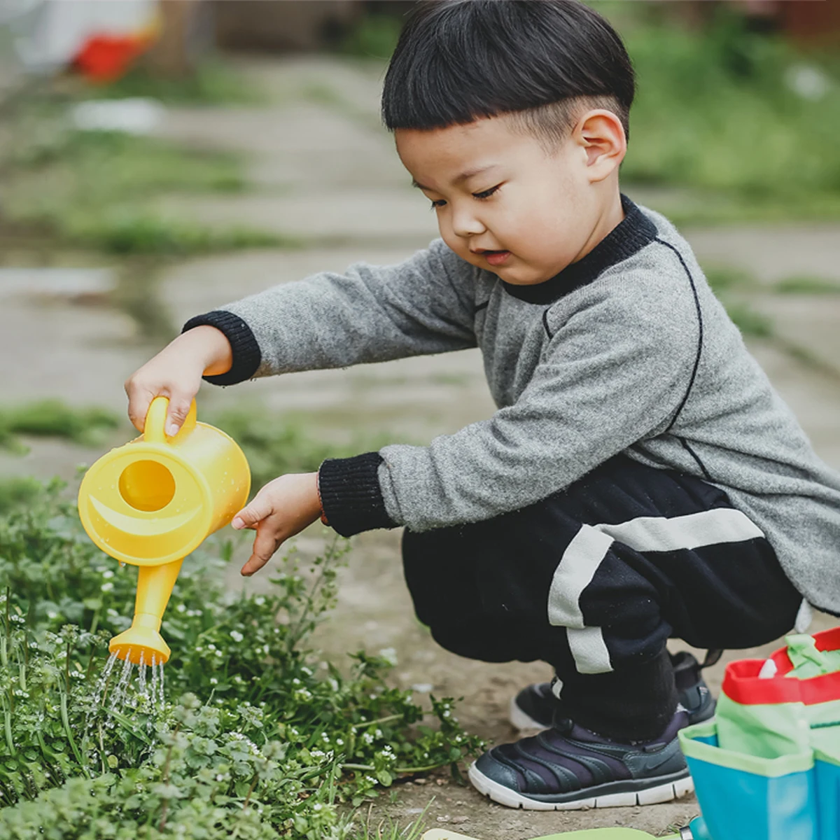 

1 Set Colorful Kids Garden Tools Set With Plastic Handles Includes Trowel Rake Shovel Watering Pot Tool Bag Safe Lightweight