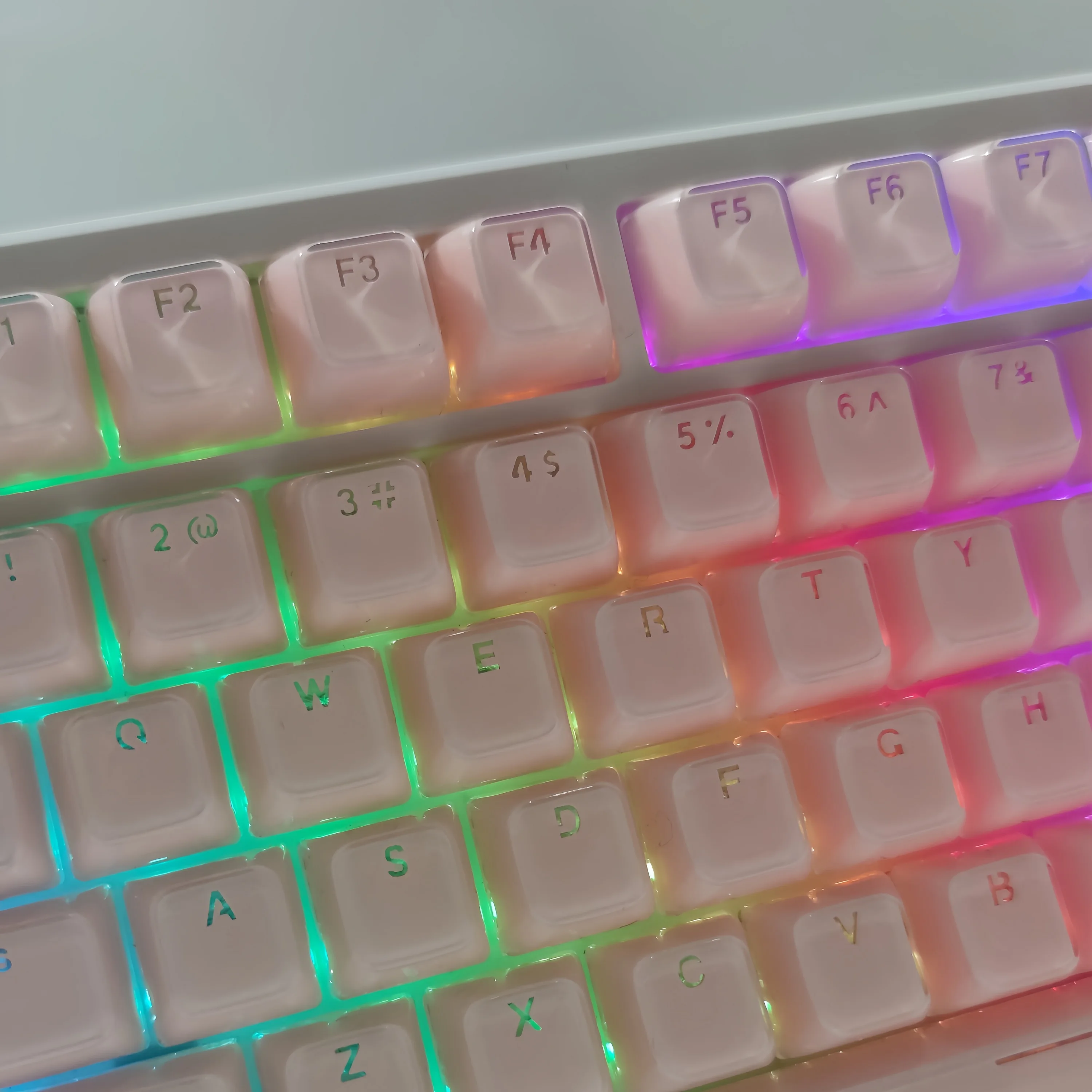 Imagem -02 - Cristal Rosa e Branco Teclas Translúcidas do Teclado Teclado Mecânico para a Disposição Alice Perfil Mda Rosa Branco Azul 135 Chaves