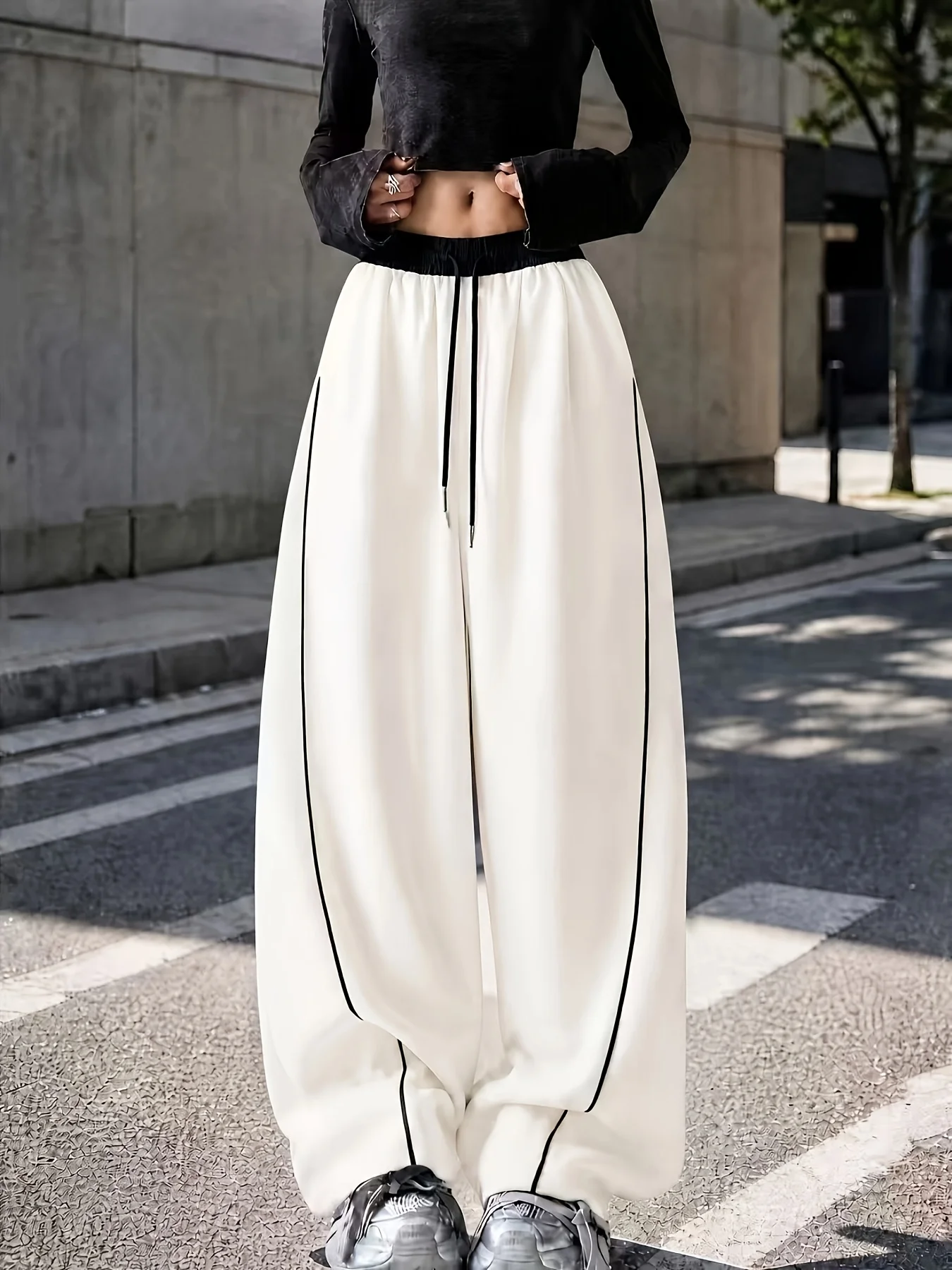 Damen Off-White Hose mit weitem Bein, schwarzer Bund, seitliche Ziernähte, Kordelzug, elastischer Bund, lockere, lässige Hose, Streetwear, Kinder – Detail 7