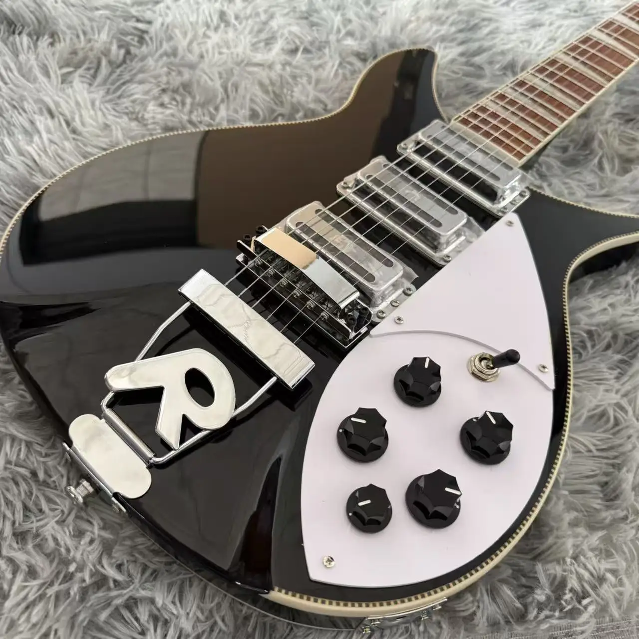Thumbnail 4 - #7 Latest Guitars Offers