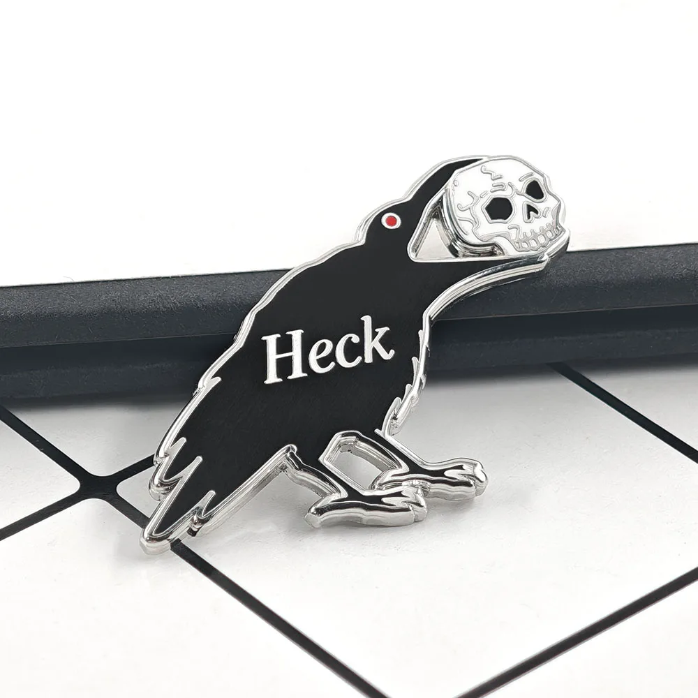 Lustige Goth-Hühner-Emaille-Pin, Höllischer Rabe mit Totenkopf, Gothic Schwarze Krähchen-Brosche, Anstecknadel für Rucksack, Dark-Humor-Schmuckgeschenk – Detail 8