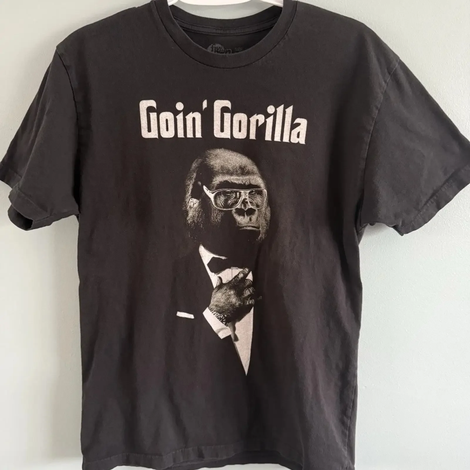 Pre Owned Going Gorilla Men s T Shirt Black Medium Good Condition vintage Washed Breathable designer clothes Casual Versatile