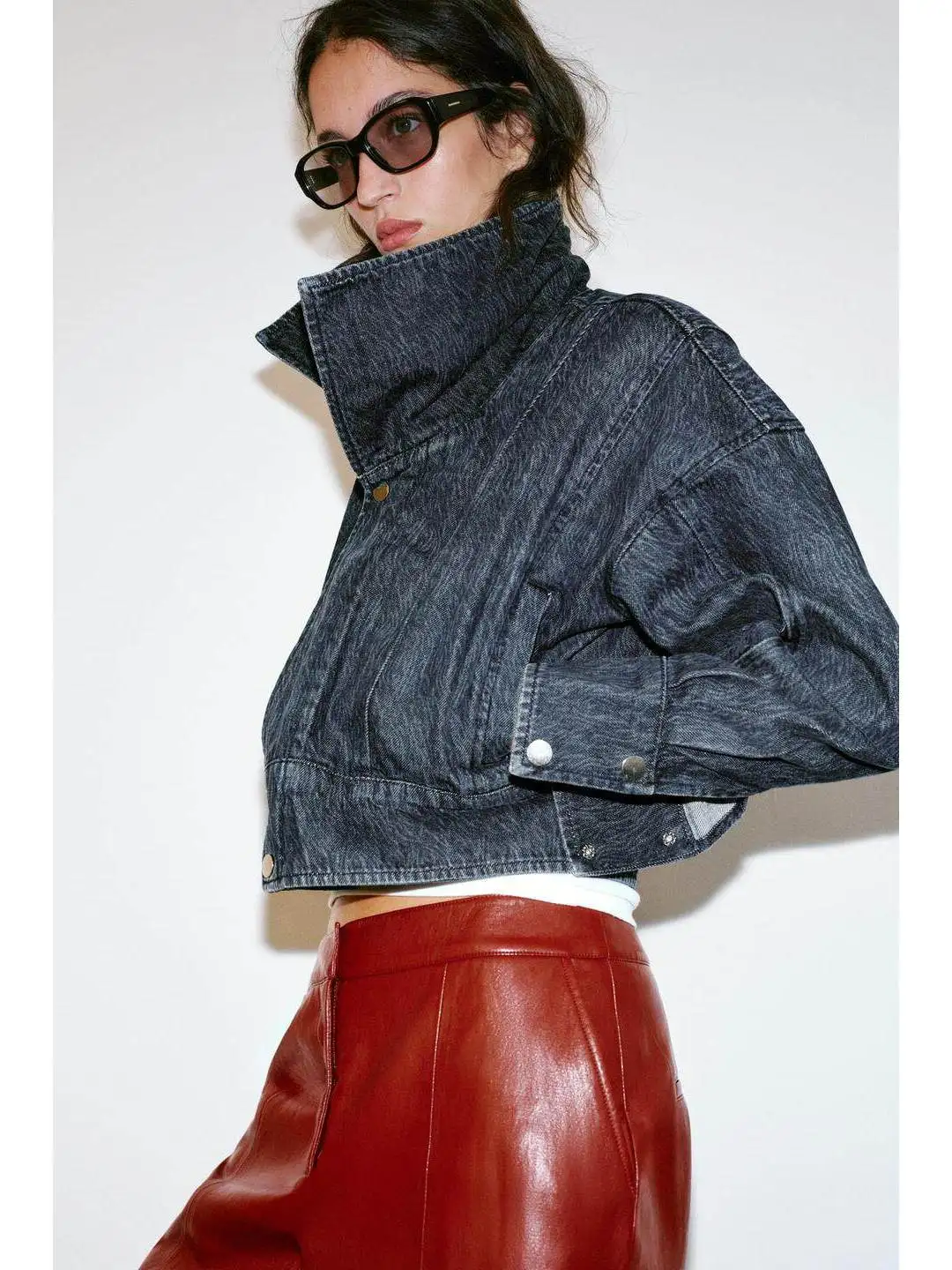 Casual Fashionable Short Denim Jacket Retro Style Spring Summer Outerwear for Women Polyester Fiber Long Sleeve Zipper Closure