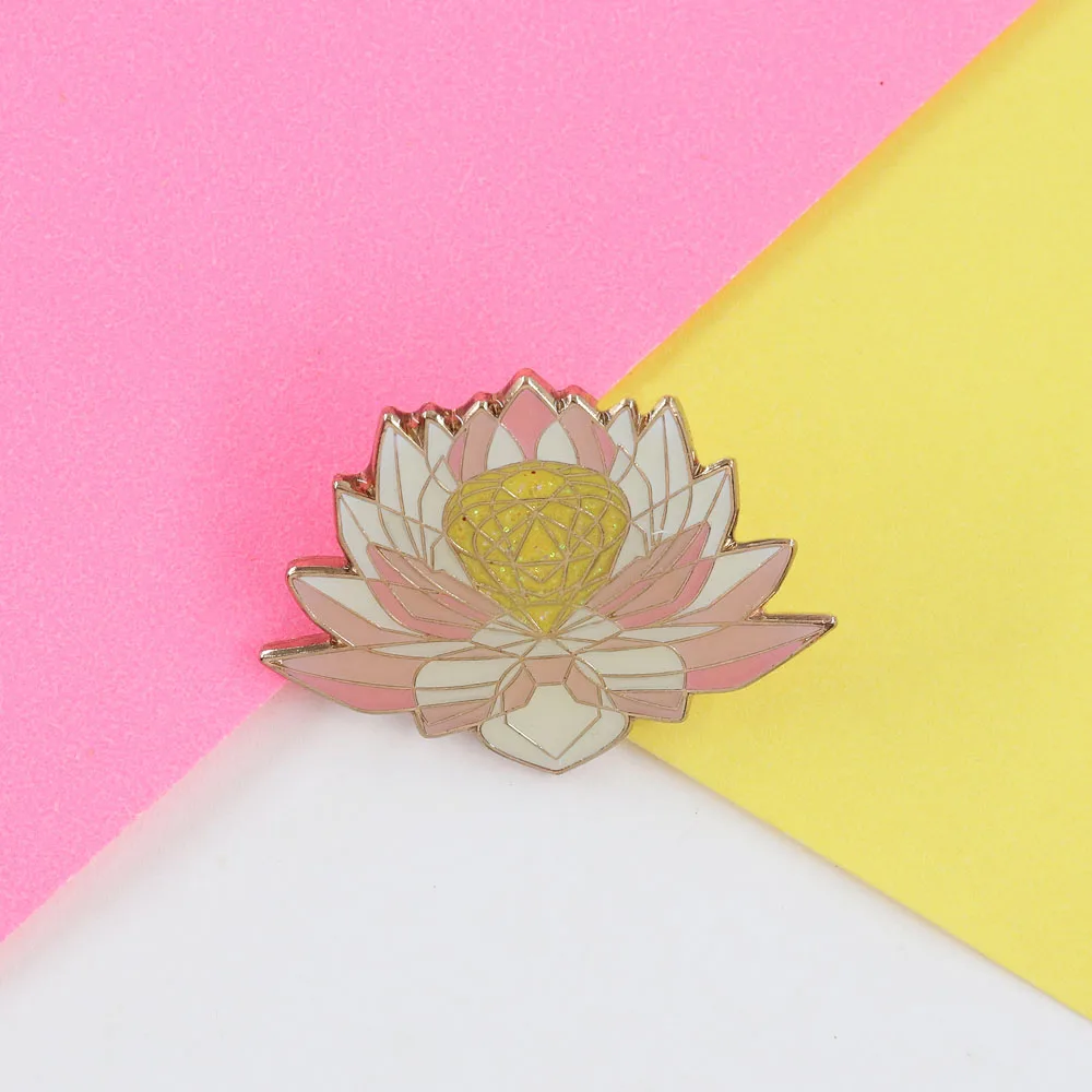 الكرتون لوتس شارة القمر الذهبي كريستال المينا دبابيس بحار القمر لطيف بروش طوق الموضة مجوهرات حقيبة جميلة هدية مزخرفة