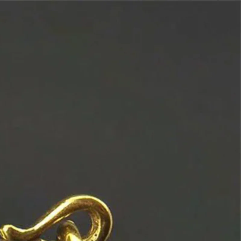 Mini Retro Brass Wall Street Bull Statue Sculpture Hand Toy Gift Keychain Ornament Home Office Desk Decorative Ornament