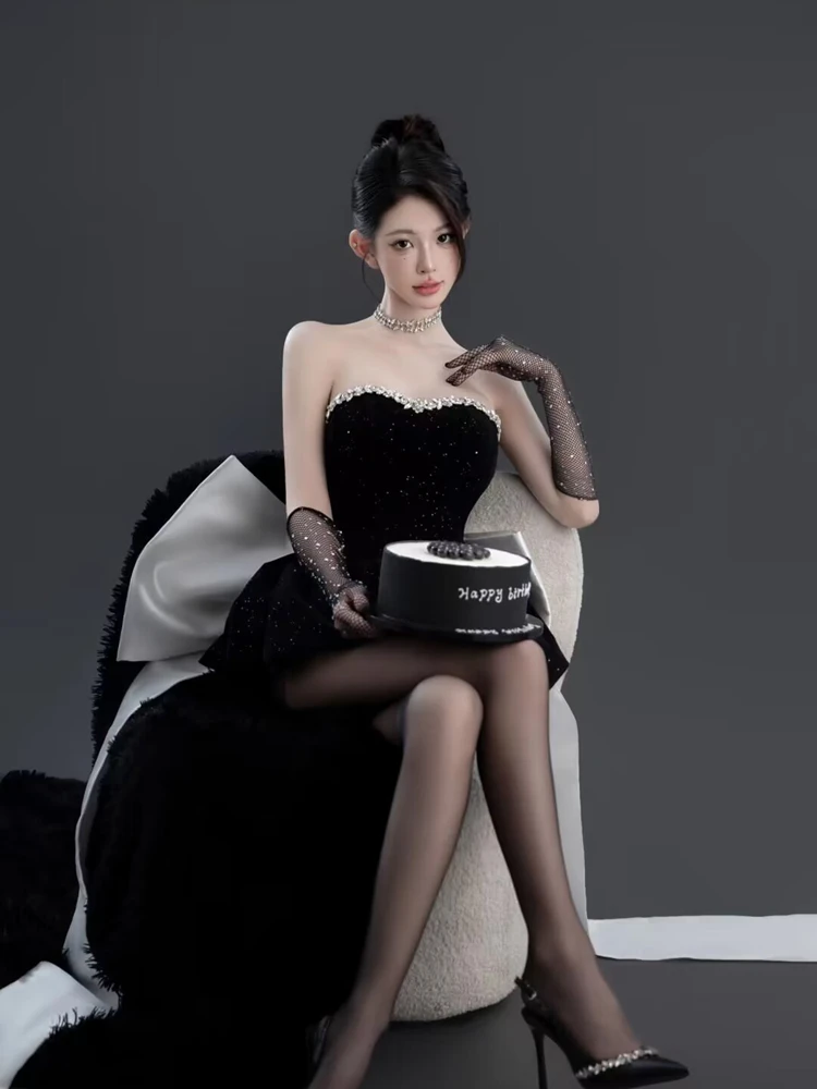 

Elegant Black Photography Costume for Individual Photoshoots And Portraits Studio Lighting And Styling for Birthday Atmosphere