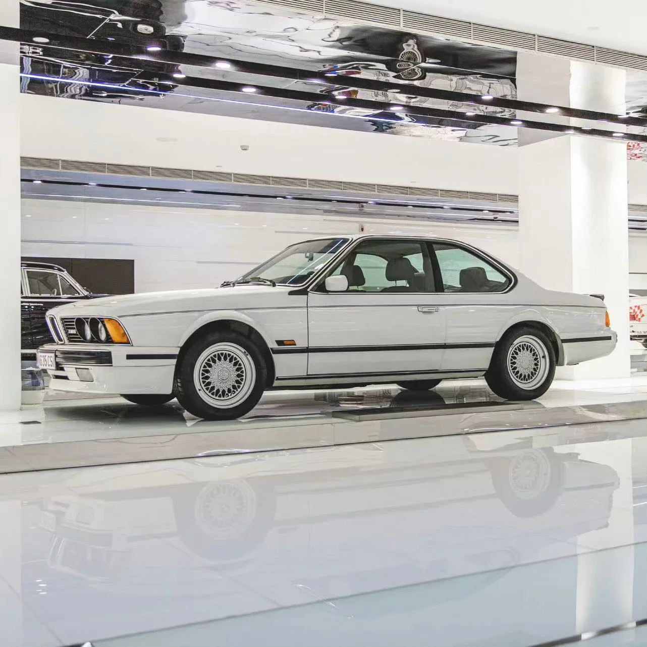 

SW 1:64 635 CSI E24 WHITE M6Diecast Diorama Car Model Collection Miniature