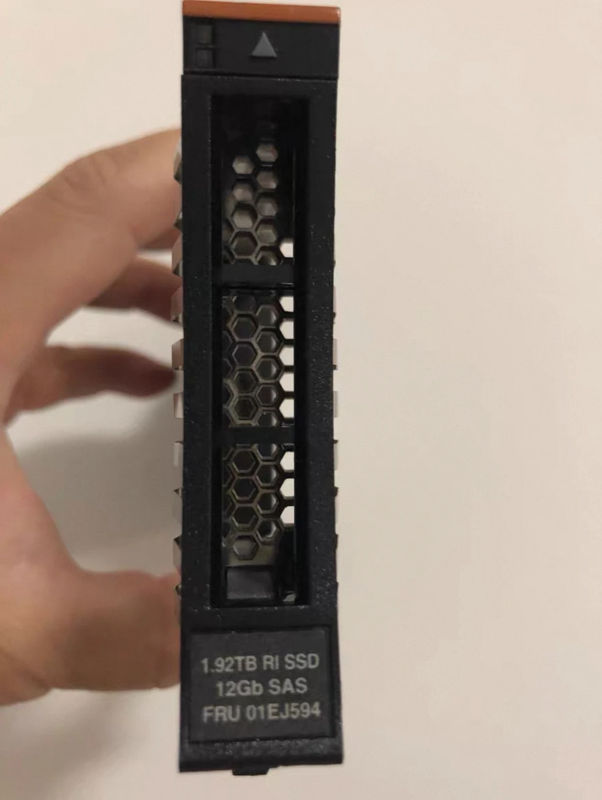 

Для 01EJ594 01EJ796 01EJ798 1,92 ТБ 12G SAS RI SSD твердотельный накопитель