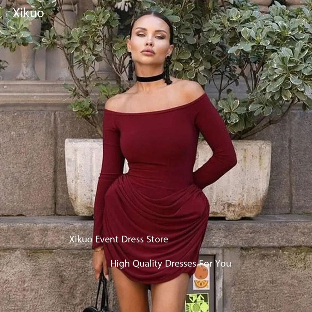 Xikuo فساتين حفلة موسيقية صغيرة أنيقة باللون العنابي وأكمام طويلة فساتين حفلات مكشكشة مكشوفة الكتف وخط عنق فيستدوس دي فييستا مخصصة