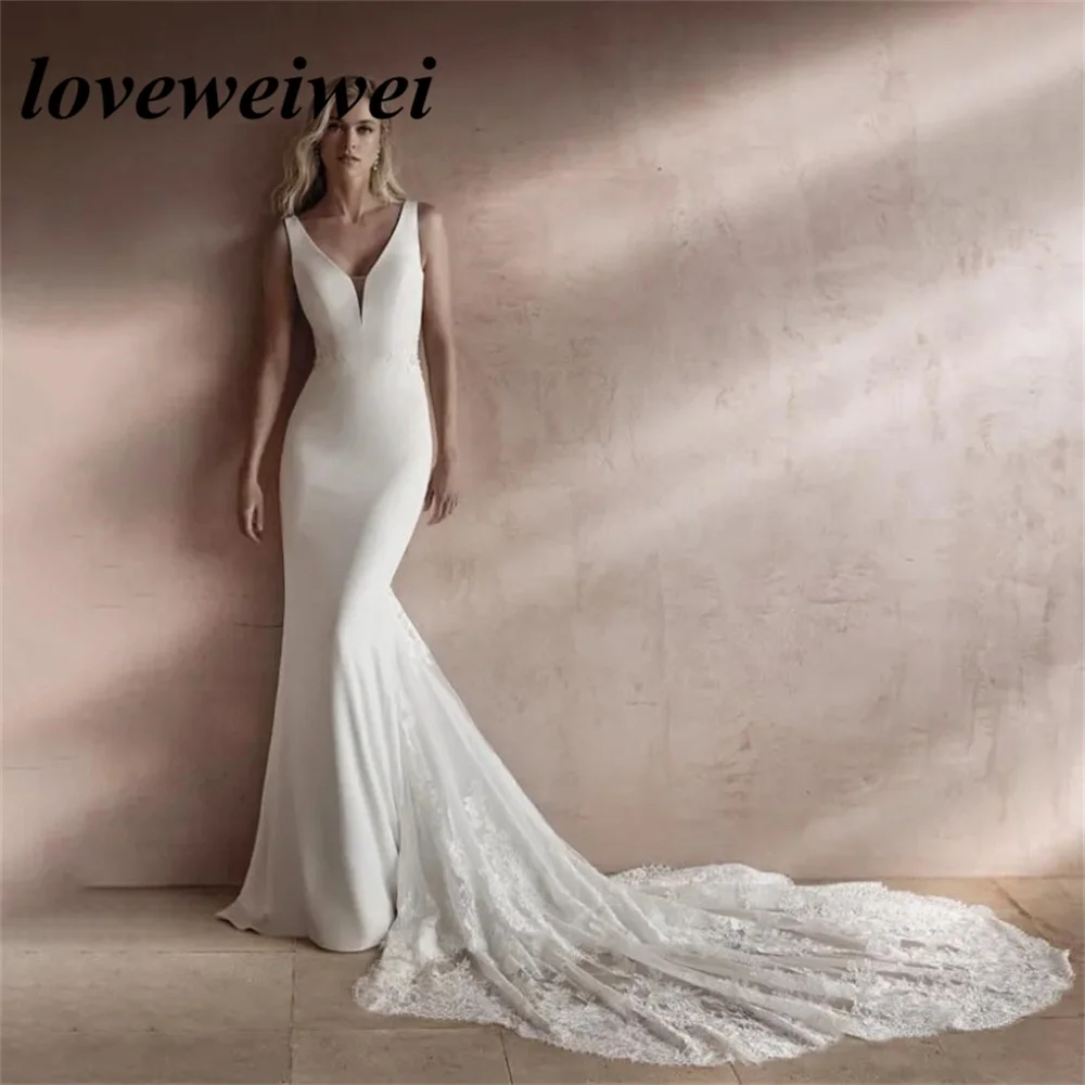 Boho V Neck Mermaid Wedding Dress Sexy Sleeveless Buttons Back Bride Gown Lace Appliques Sweep Train Robe de Mariée