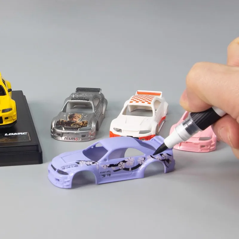 LDARC R02 Mini RC Sports 1/64 Symulacja napędu na tylne koła Desktop 2.4G Bezprzewodowy zdalnie sterowany model samochodu wyścigowego Zabawka Prezent