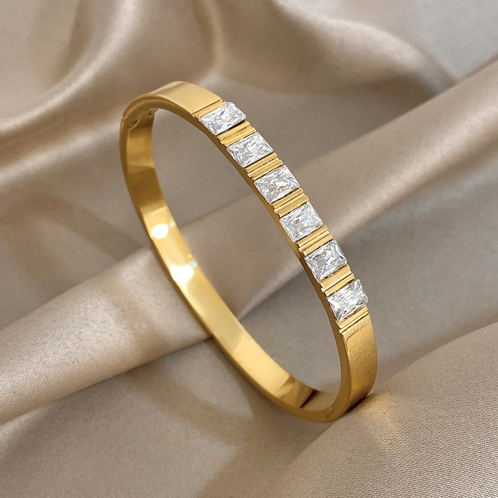 

Freetry Minimalist Round Stainless Steel Wide Bangle Women Elegant Shiny Square Rhinestone Cuff Spring Bangle Lady Bracelet Gift