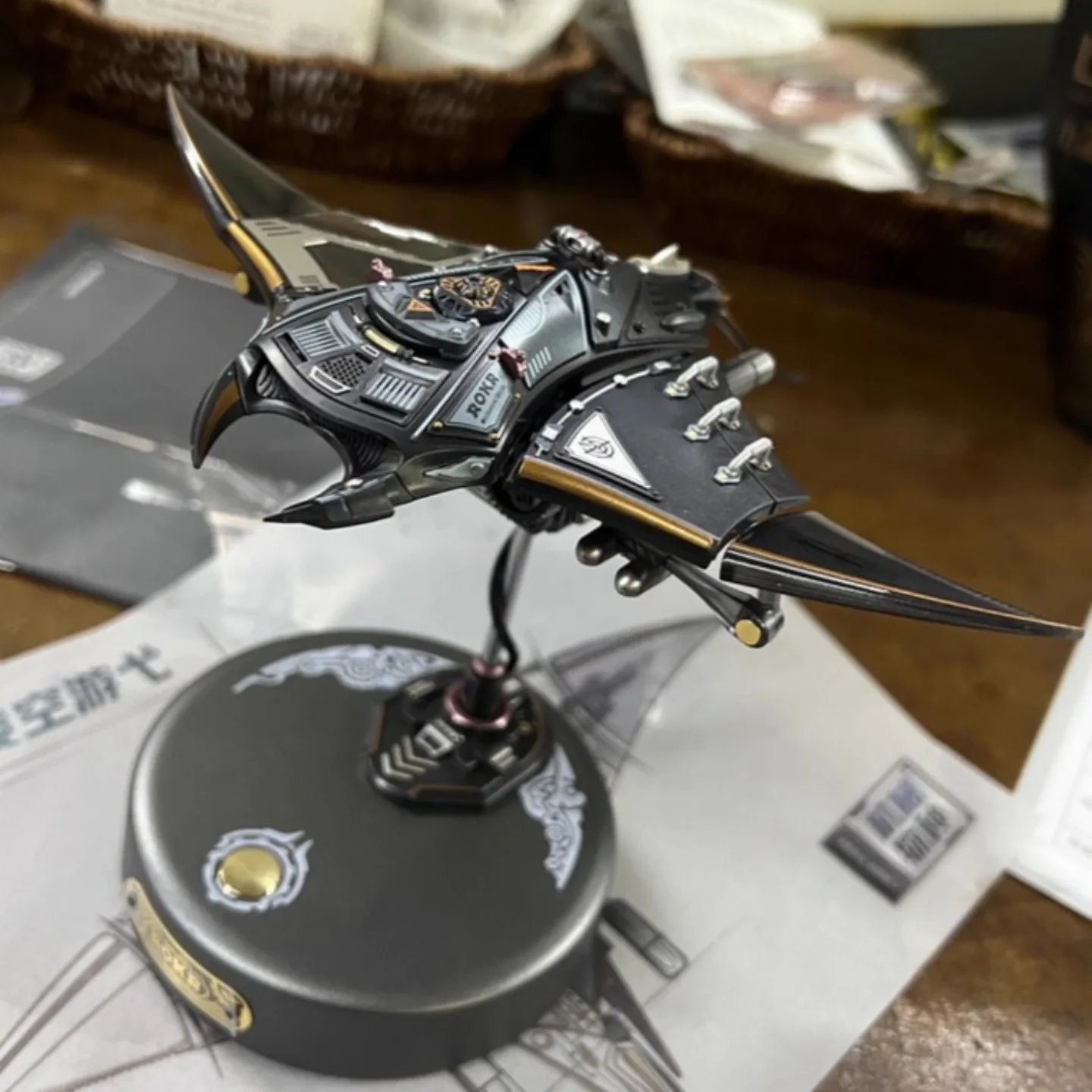 Manta Ray Mechanical Manta Ray DIY Assembly Model Kit 100+ 3D Engraving Movable with Lights Desktop Ornaments Toys