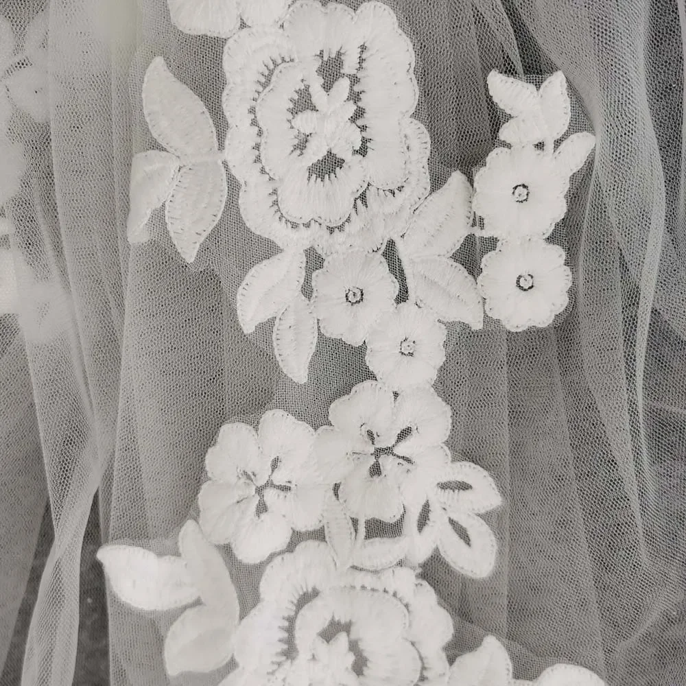 

High quality sharp application short wedding dress, using a comb finger pitzen length 1 layer ivory soft chiffon bridal veil