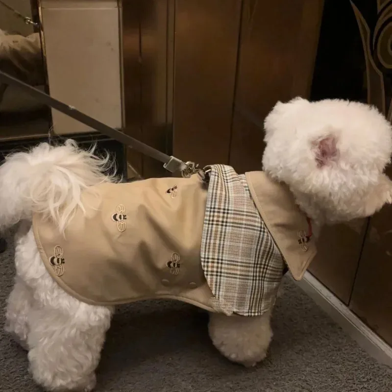 

Vintage Detective Cape Plaid Dog Clothes with English Tie Brown Pet Outerwear for Small Medium Dogs Puppy Costume Halloween