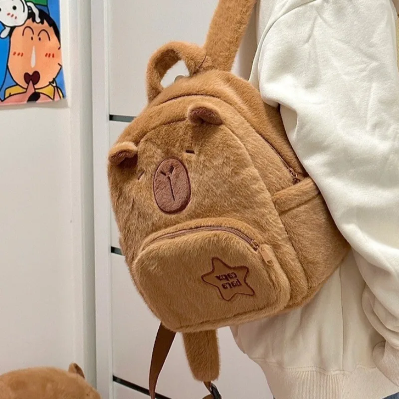 กระเป๋าเป้คาปิบาร่าน่ารัก ขนนุ่ม สไตล์คาวาอี้ กระเป๋าสะพายไหล่ขนาดเล็ก กระเป๋าเป้ไปโรงเรียน ตุ๊กตาขนนุ่ม ของขวัญสำหรับเด็กผู้หญิงและผู้หญิง