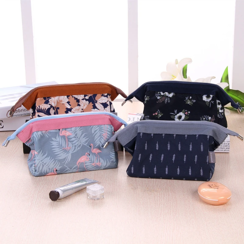 1pc Portable Makeup Bag Small Size Waterproof Makeup Bag Travel Portable Makeup Bag Simple and Large Capacity Storage Bag