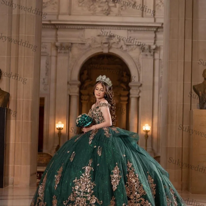 Vestidos De Quinceañera De princesa verde esmeralda, lentejuelas doradas, apliques De encaje, corsé sin hombros, dulces 16 Vestidos De 15 Años