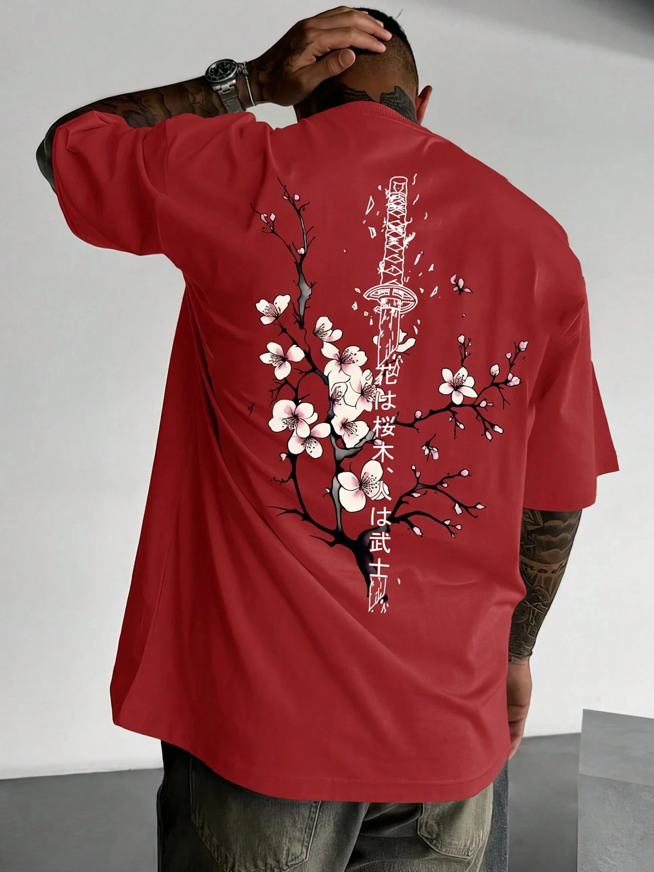 الرجال فضفاضة تناسب جولة الرقبة الكاكي تي شيرت مع غمد السيف الياباني تصميم ملابس للرجال أزياء عارضة قصيرة الأكمام تي شيرت