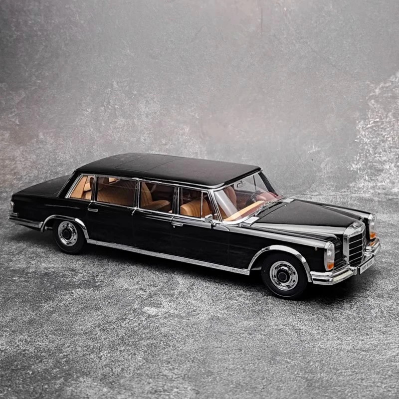 KK 1:18 para adorno de colección de modelos de coche de aleación extendida 600 W100