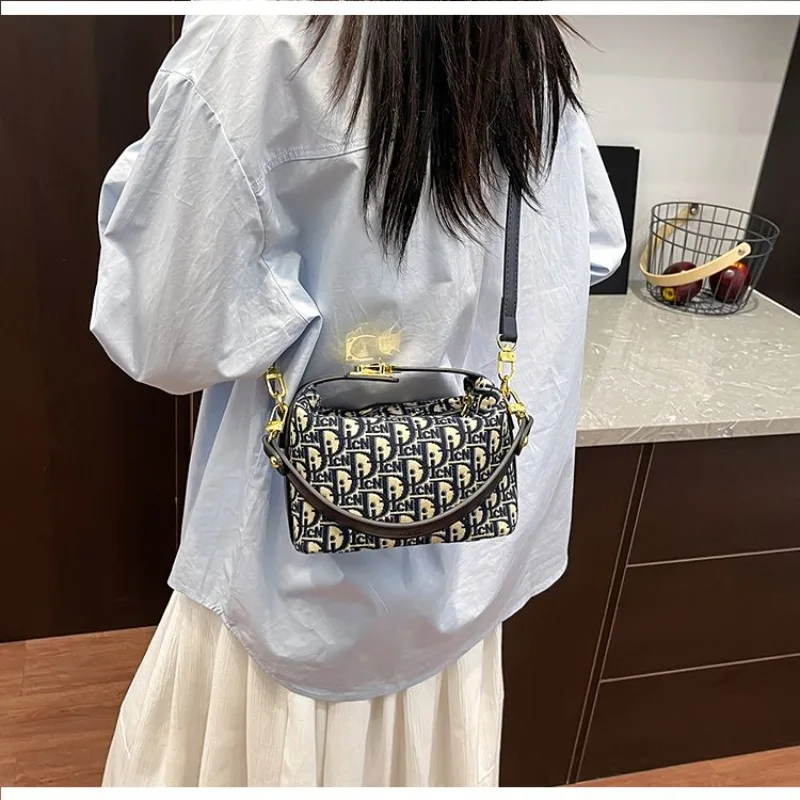 

2025 New Artistic French Style Handbag - Versatile Exquisite Creative Crossbody Bag Light Luxury for Individual Ladies