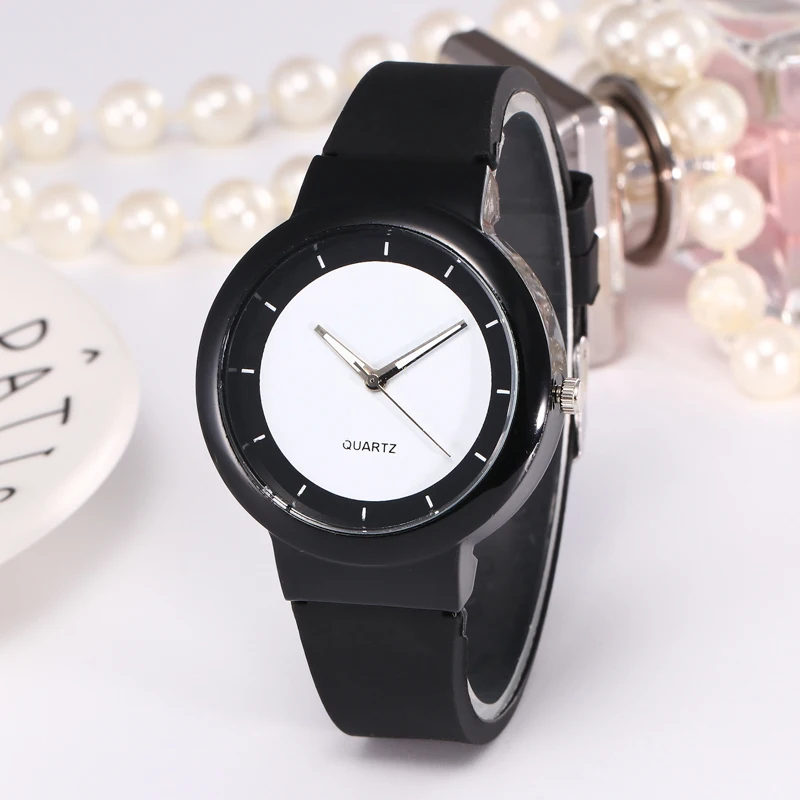 Cross border New Geneva Simple Casual Candy Color Silicone Watch Fashion Male and Female Student Couple Performance Goods