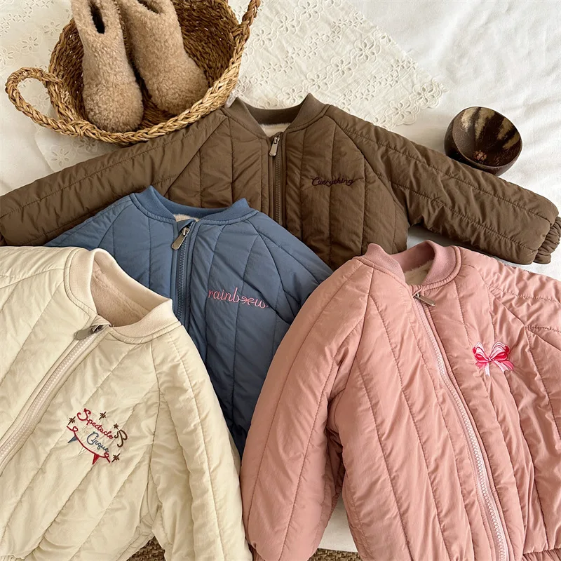 

Пальто для девочек, осень-зима 2022, новая детская одежда, корейский стиль, утолщенный бейсбольный костюм с вышивкой для девочек в тяжелой промышленности