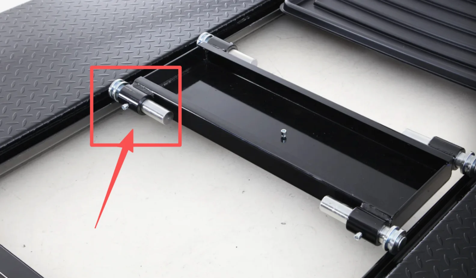 Professional sliding type requires durable center tray