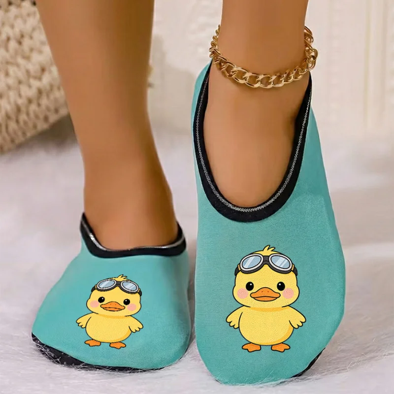 

Четырехсезонные носимые пары с мультяшным птичьим принтом и тонкой бархатной подкладкой, дышащие, высокоэластичные, противоскользящие тапочки для пола.