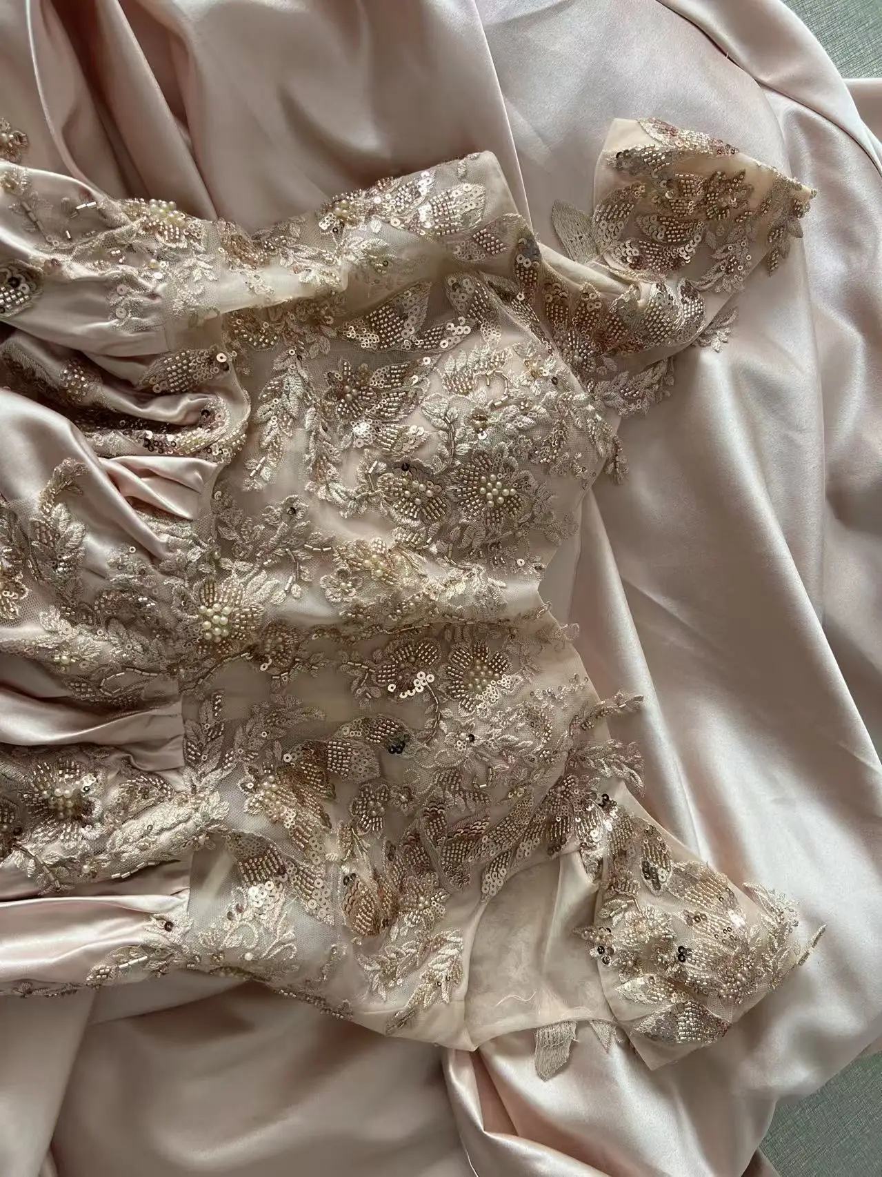 ที่กําหนดเองElegantยาวสีม่วงพรหมชุด 2025 เซ็กซี่สูงลูกปัดApplique Vestidos De Fiesta Custom Madeชุดราตรี