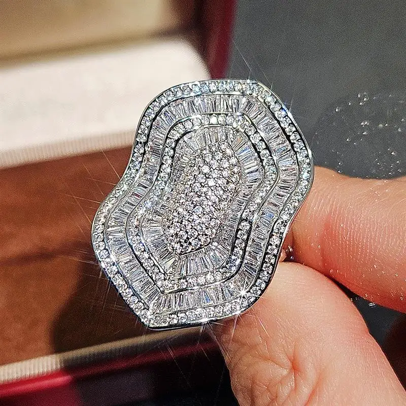 Huitan Damenring mit geometrischem Design, silberfarben, speziell geformt, große Accessoires, voll glänzender Zirkonia, Statement-Schmuck, schicker Schmuck – Detail 5