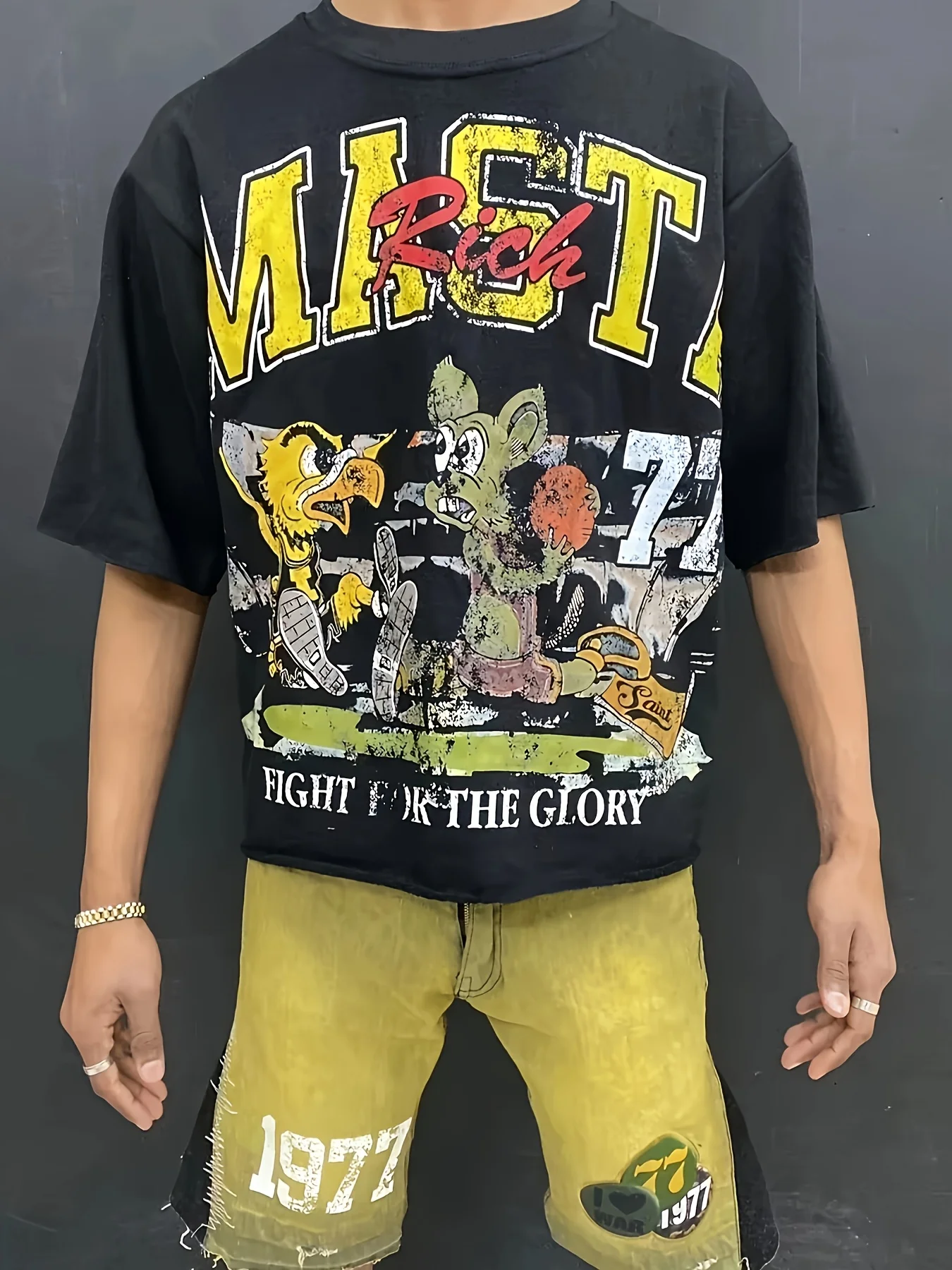 The Y2K Bug April 25th Graphic Printing T-shirt Is A Retro, Loose and Comfortable Casual T-shirt for Men and Women