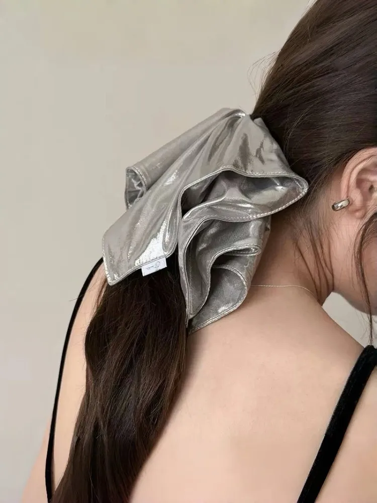 Silbernes Leder-Haarband mit quadratischem Schal, hochelastischer Haarschmuck für Frauen – Detail 1