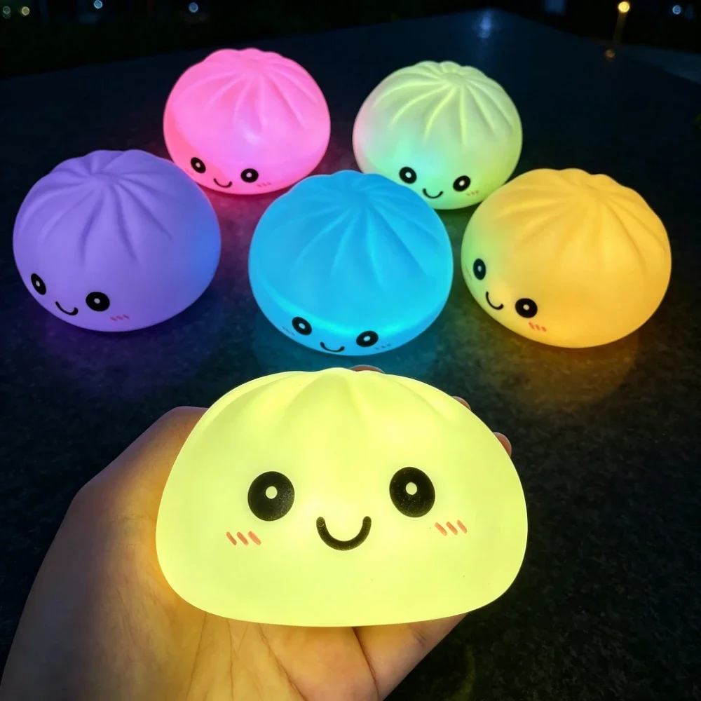 Leuchtender Bubble-Spitting-Steamed-Bun-Stressball: Realistisches Lebensmittel-Design, Ästhetisches Büro-Schreibtisch-Deko-Spielzeug zur Stresslinderung – Detail 23