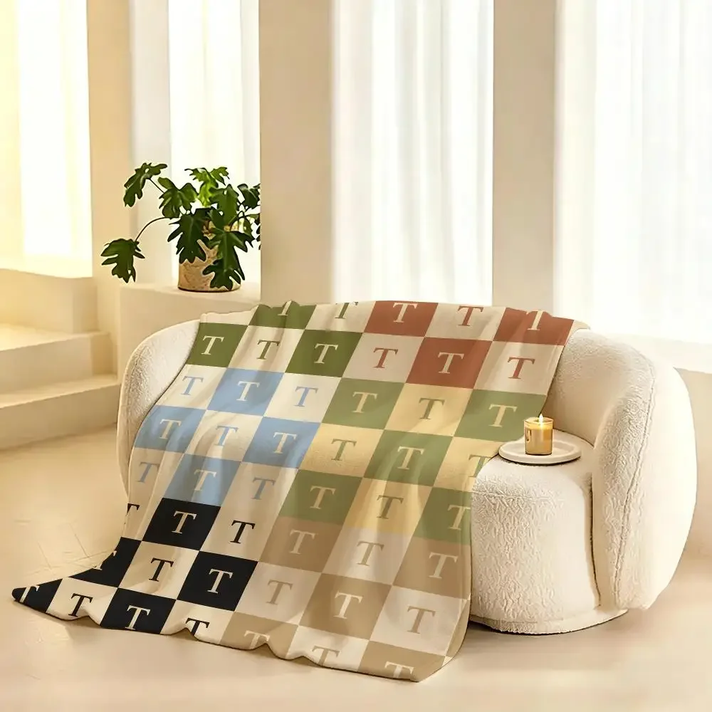 Grid Letter Blanket Plush Throw Lightweight 240g Flannel Blanket Soft Skin-friendly for Summer Cooling